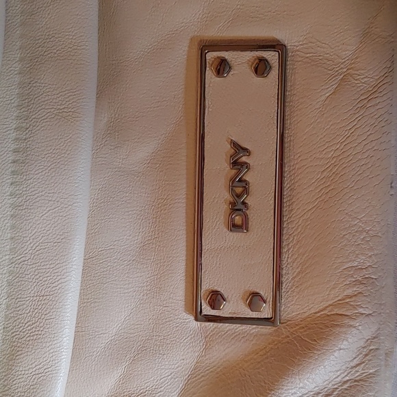 DKNY Vintage Leather Purse - Picture 2 of 16